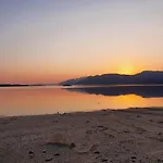 Off-the-grid On The Island Of Senja In Northern Norway Hébergement de vacances