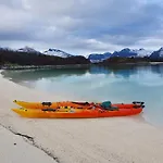 Off-the-grid On The Island Of Senja In Northern Norway Hébergement de vacances