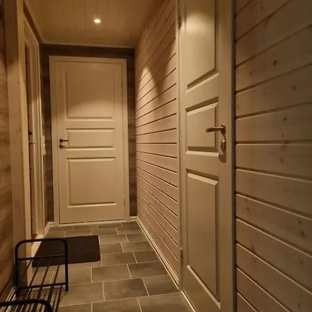 Off-the-grid On The Island Of Senja In Northern Norway 펜션 Brygghaugen