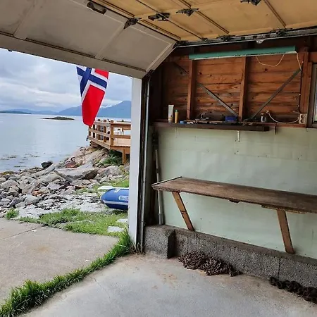 Senja Seabreeze Holiday home Brygghaugen