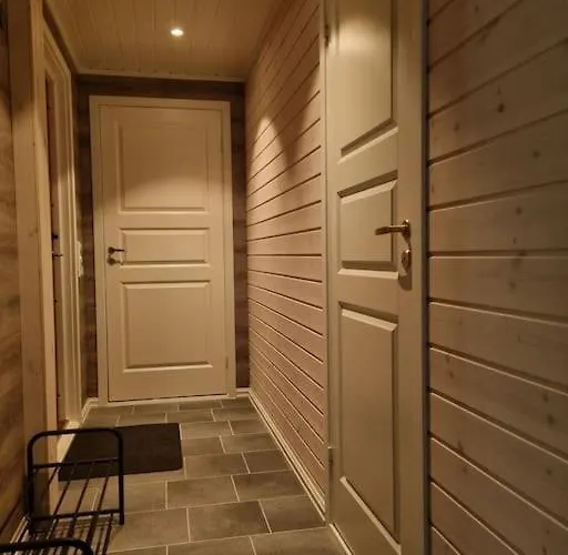 Off-the-grid On The Island Of Senja In Northern Norway بيت للعطل Brygghaugen