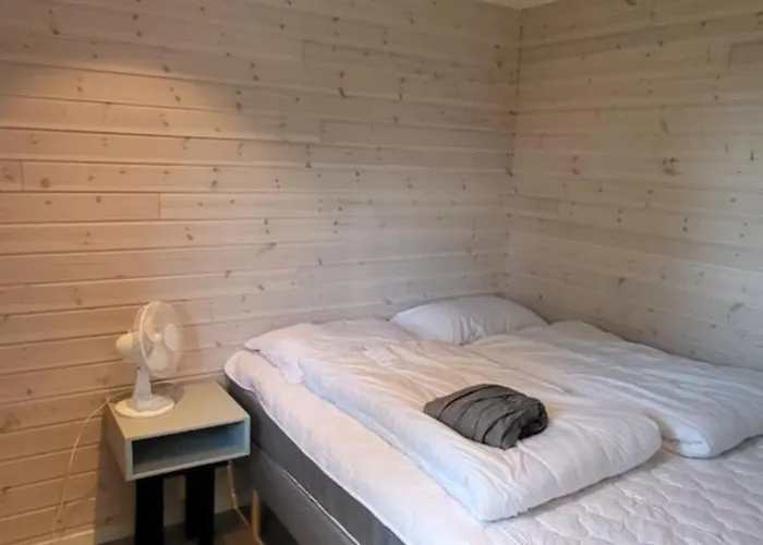 Off-the-grid On The Island Of Senja In Northern Norway بيت للعطل